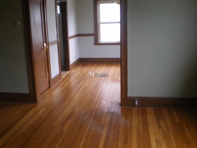 61 Putnam St, Unit 2 in Somerville, MA - Building Photo - Building Photo