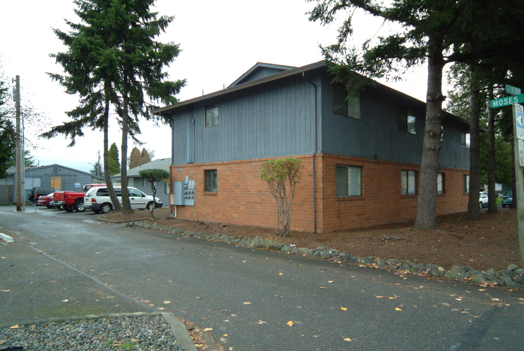 638 Moses Ln S in Renton, WA - Building Photo