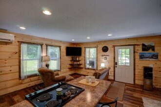 642 Gladdens Creek Rd in Robbinsville, NC - Building Photo - Building Photo