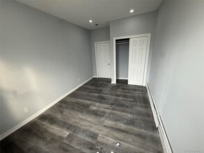 211-57 Jamaica Ave in Queens, NY - Building Photo - Building Photo