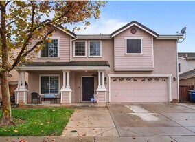 1134 Kestrel Dr in Patterson, CA - Building Photo