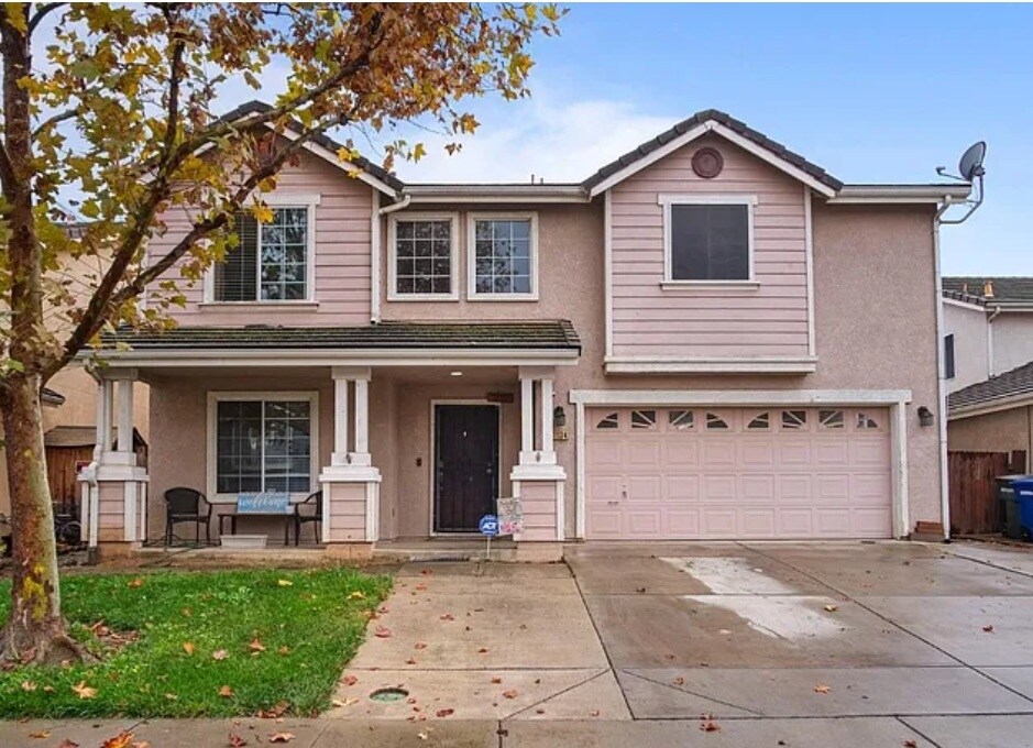 1134 Kestrel Dr in Patterson, CA - Building Photo