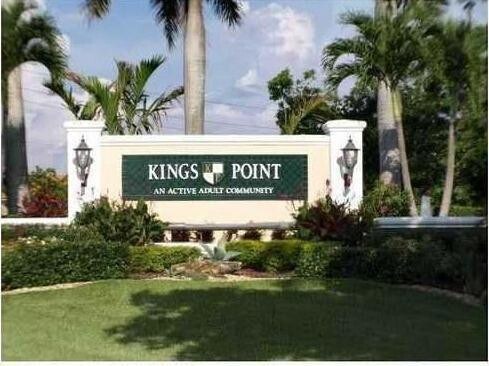 7776 Trent Dr in Tamarac, FL - Foto de edificio