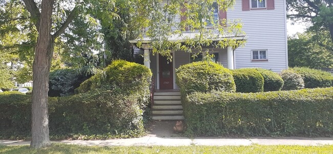 17405 Woodford Ave, Unit 1