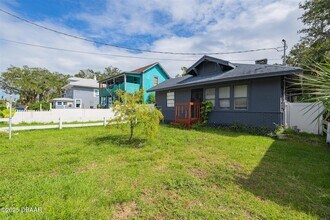 121 Bellevue Ave in Daytona Beach, FL - Foto de edificio - Building Photo