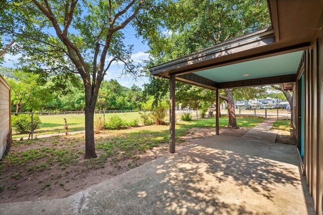 1601 West Ln in Austin, TX - Building Photo - Building Photo