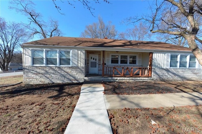 property at 1005 Hawthorn Ave