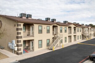 La Jolla Place Apartments in El Paso, TX - Building Photo