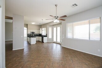 4091 E Carriage Way in Gilbert, AZ - Building Photo - Building Photo