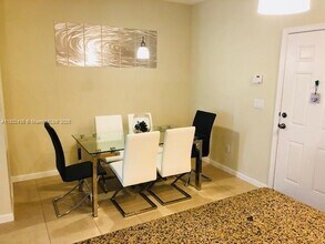 2950 St Thomas Dr in Hollywood, FL - Building Photo - Building Photo