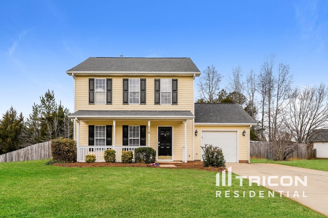 2404 Ivy Run Dr in Indian Trail, NC - Building Photo