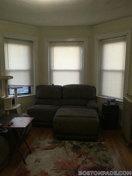 17-19-19 Washington St S, Unit 315 in Malden, MA - Foto de edificio