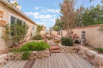 1816 Spring Summit Ln in Las Vegas, NV - Building Photo - Building Photo