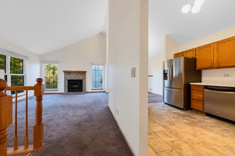 992 Manchester Cir in Grayslake, IL - Building Photo - Building Photo