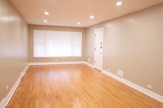 8124 S Calumet Ave, Unit Unit 1 in Chicago, IL - Building Photo - Building Photo