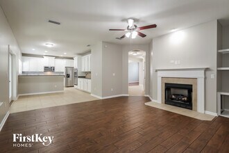 2060 Heritage Oaks Ct in Orange Park, FL - Foto de edificio - Building Photo