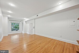 1946 Calvert St NW in Washington, DC - Building Photo - Building Photo