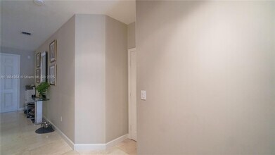 5815 NW 104th Path in Medley, FL - Building Photo - Building Photo