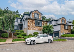 70 Overlook Dr in Hackettstown, NJ - Building Photo - Building Photo