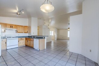 2270 W Silver River Way in Tucson, AZ - Building Photo - Building Photo