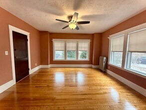 446 Chandler St, Unit 1 in Worcester, MA - Foto de edificio - Building Photo