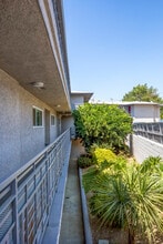 Garfield Apartments in Monterey Park, CA - Foto de edificio - Building Photo
