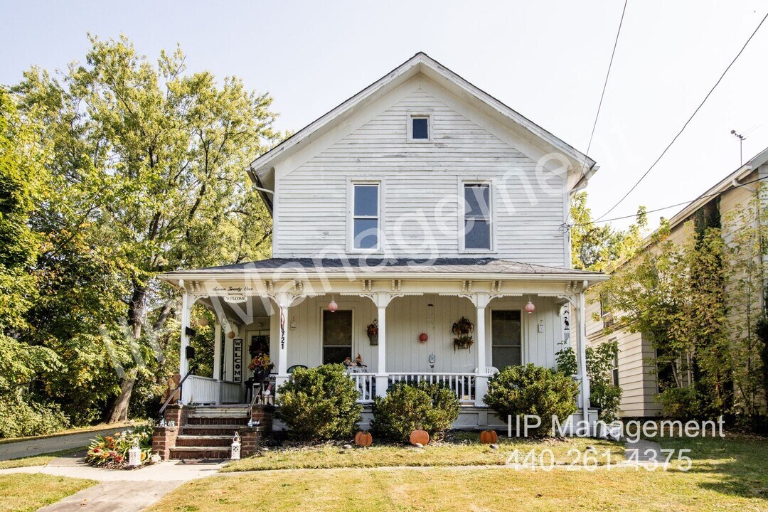 721 Washington St in Bedford, OH - Building Photo