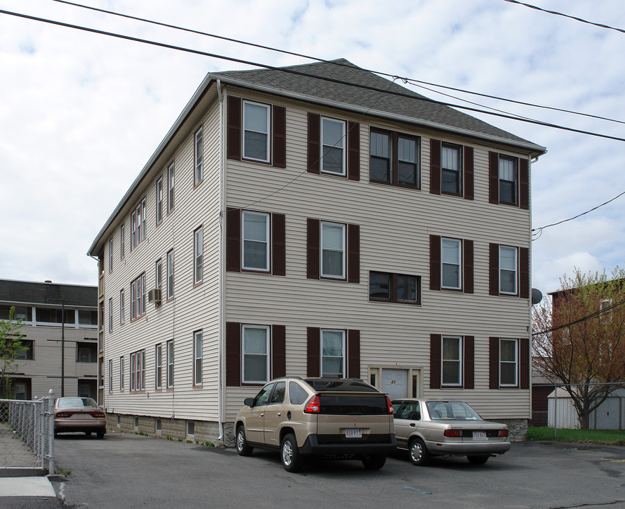 21 Nassau St in Chicopee, MA - Building Photo