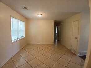 819 W Raines Rd in Memphis, TN - Building Photo - Building Photo