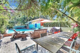 9325 NE 5th Ave in Miami Shores, FL - Building Photo