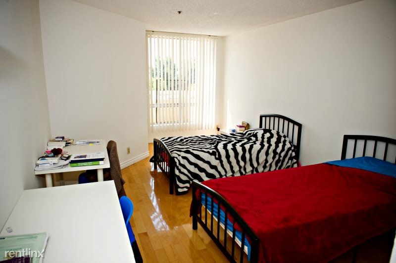 10811 Ashton Ave in Los Angeles, CA - Building Photo