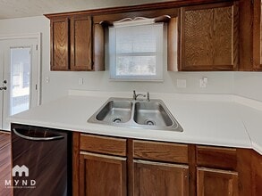 6454 Eastbriar Dr in Lithonia, GA - Building Photo - Building Photo