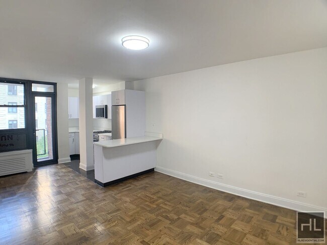 EAST 35 STREET in New York, NY - Building Photo - Building Photo