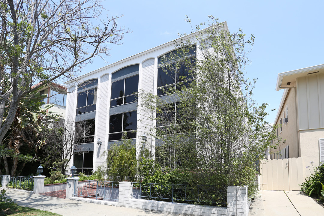 340 S Elm Dr in Beverly Hills, CA - Building Photo