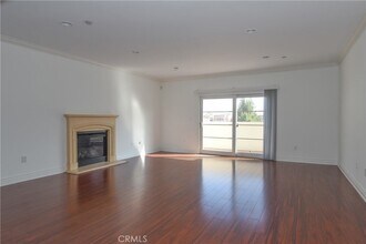 11848 Kiowa Ave, Unit PH1 in Los Angeles, CA - Building Photo - Building Photo