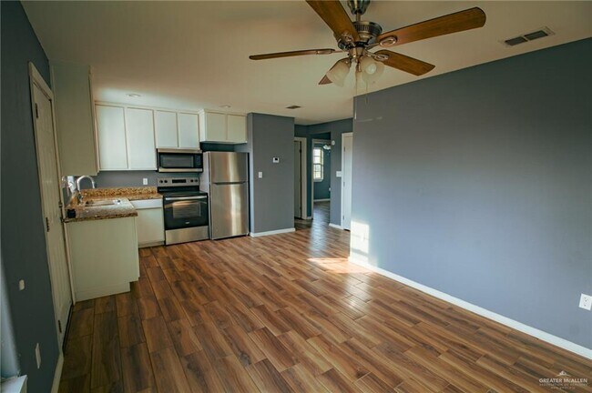 18 North St in Mercedes, TX - Building Photo - Building Photo