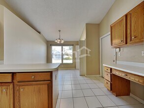 1353 Crimson Clover Ln in Wesley Chapel, FL - Foto de edificio - Building Photo