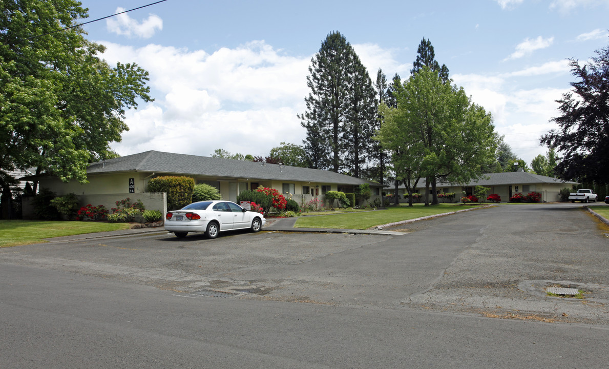 400-420 Lincoln St in Fairview, OR - Building Photo