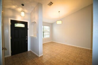 9347 Laurel Grove in San Antonio, TX - Building Photo - Building Photo