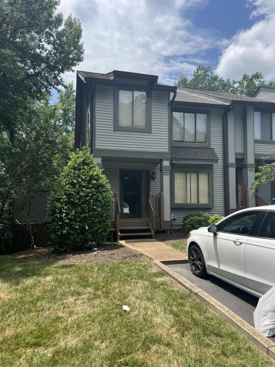 363 Bridgewater Dr in Newport News, VA - Foto de edificio