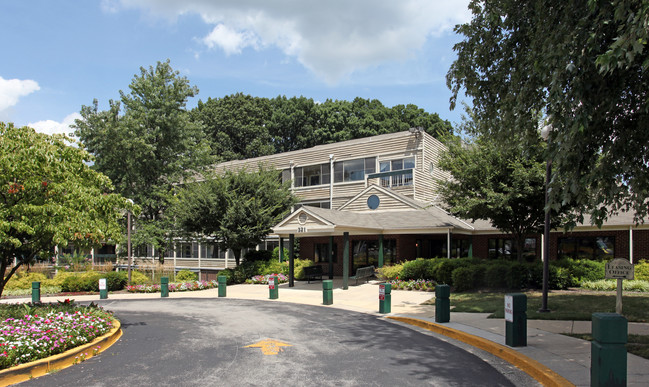 The Oaks at Four Corners-62+ Senior Community in Silver Spring, MD - Building Photo - Building Photo