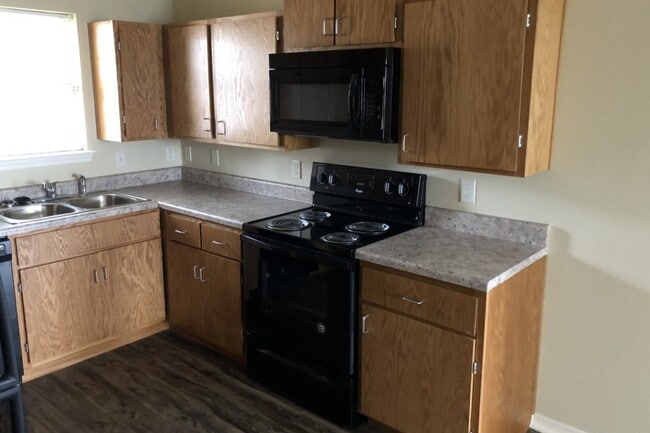 Barton Court Apartments in West Memphis, AR - Building Photo - Building Photo