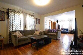55 Brock St, Unit 1 in Boston, MA - Foto de edificio - Building Photo