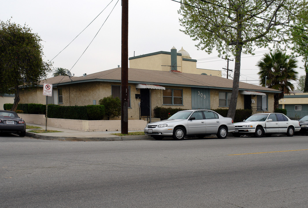 309 E Arbor Vitae St in Inglewood, CA - Building Photo