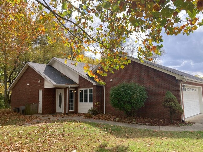 106-B Walnut Trace Cir in Elizabethtown, KY - Building Photo - Building Photo