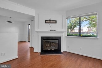 9021 Sandalwood Dr in Manassas, VA - Building Photo - Building Photo
