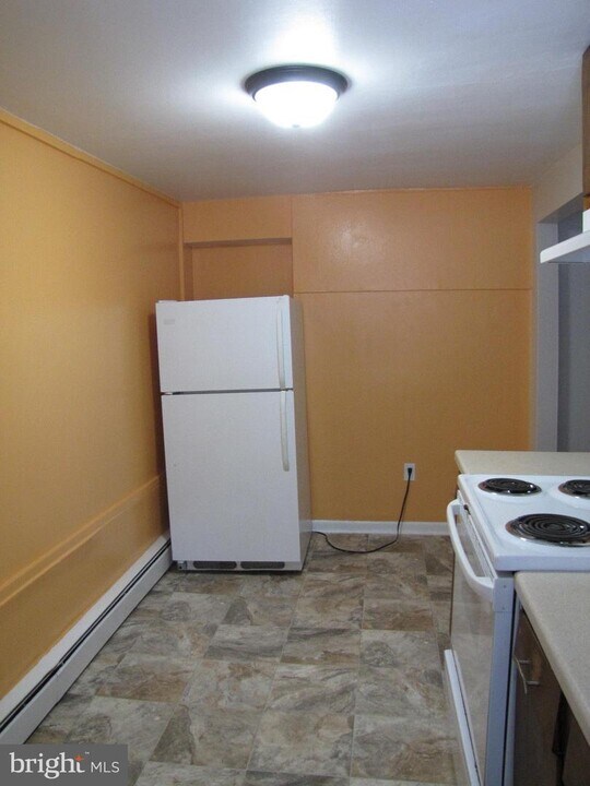 352 N Main St-Unit -2ND FLOOR in Doylestown, PA - Building Photo