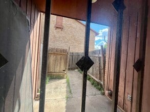 100 Aurora St in Laredo, TX - Building Photo - Building Photo