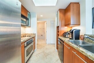 110 Washington Ave in Miami Beach, FL - Building Photo - Building Photo