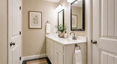 212 E Walker St in Denison, TX - Building Photo - Building Photo